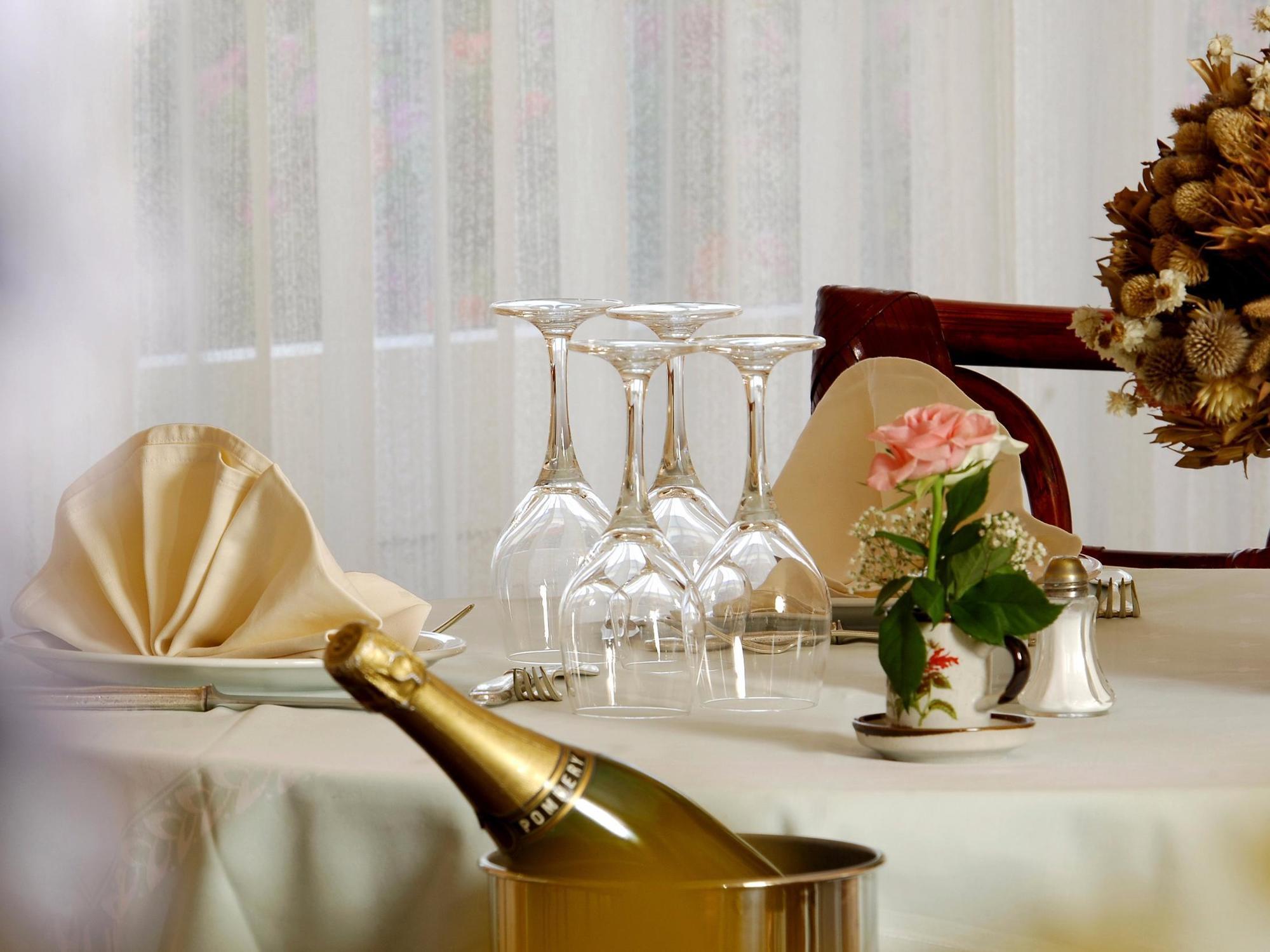 Hotel Restaurant Le Parc Moulins  Ngoại thất bức ảnh