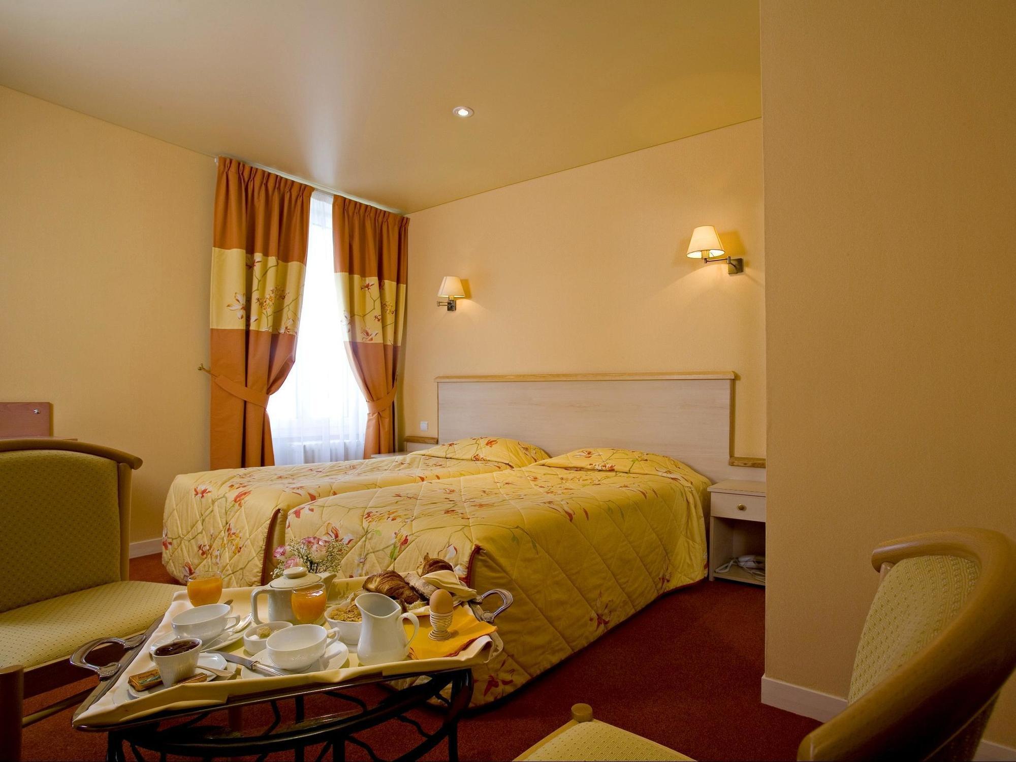 Hotel Restaurant Le Parc Moulins  Ngoại thất bức ảnh