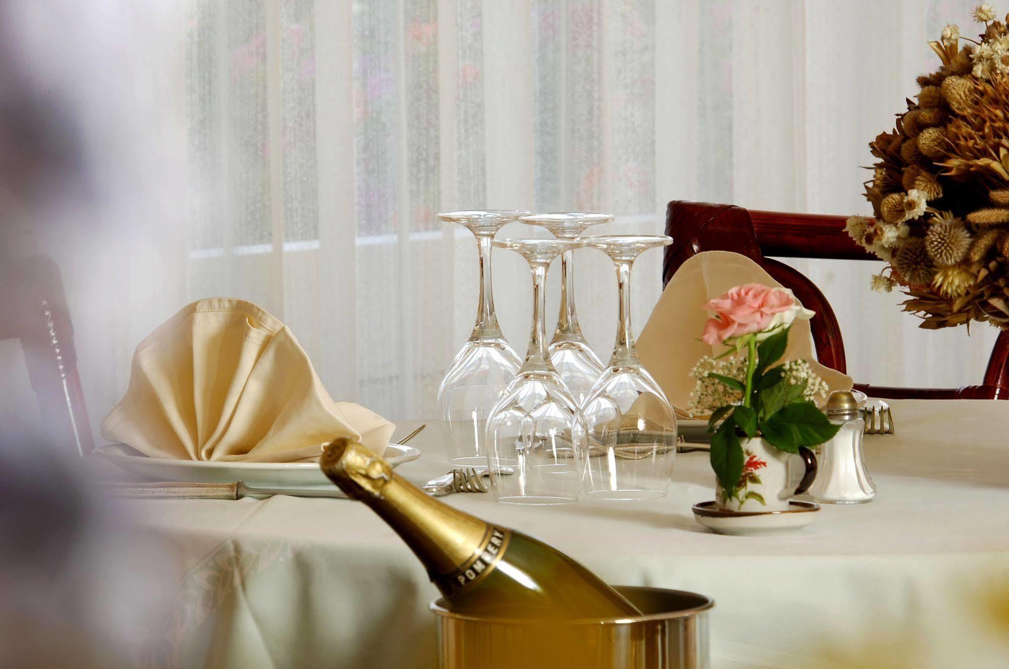 Hotel Restaurant Le Parc Moulins  Ngoại thất bức ảnh